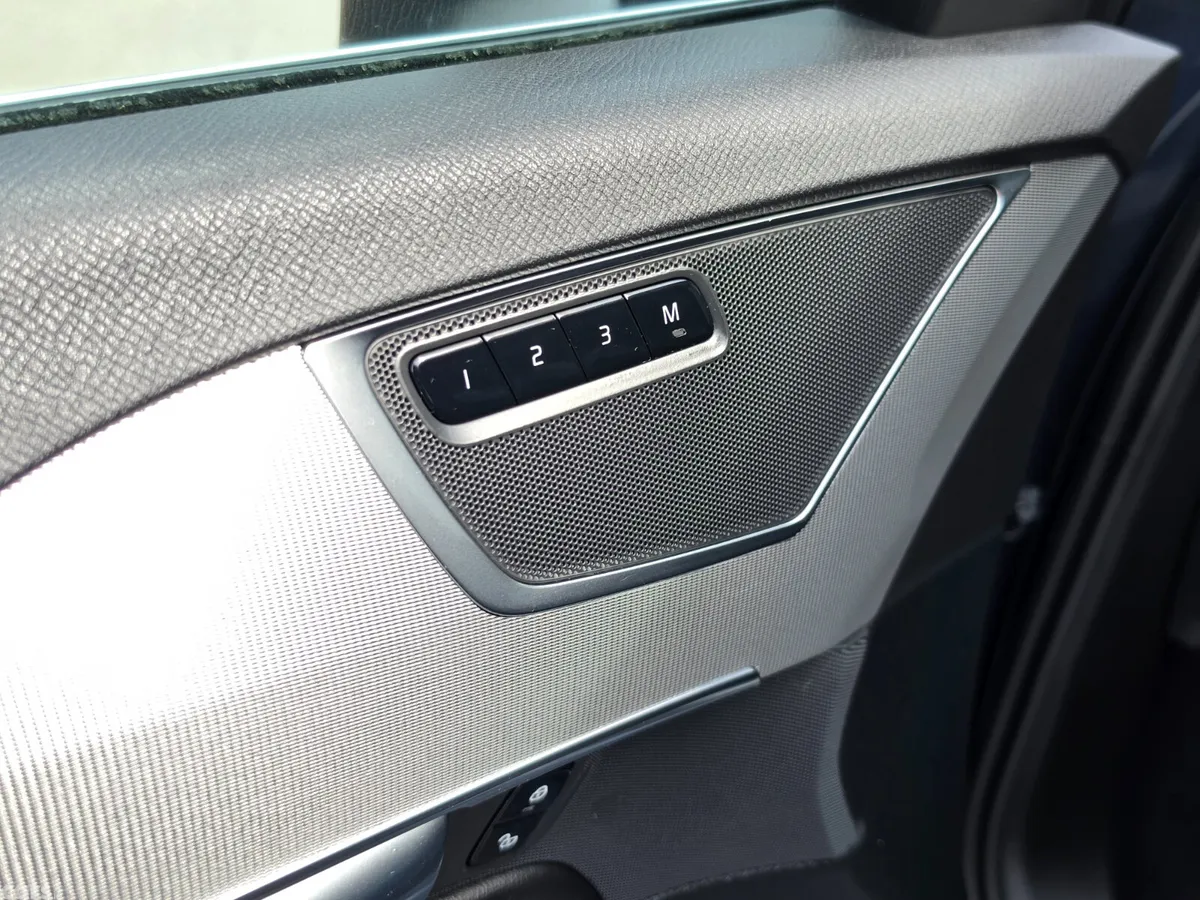 Volvo XC90 SUV, Petrol Plug-in Hybrid, 2022, Blue