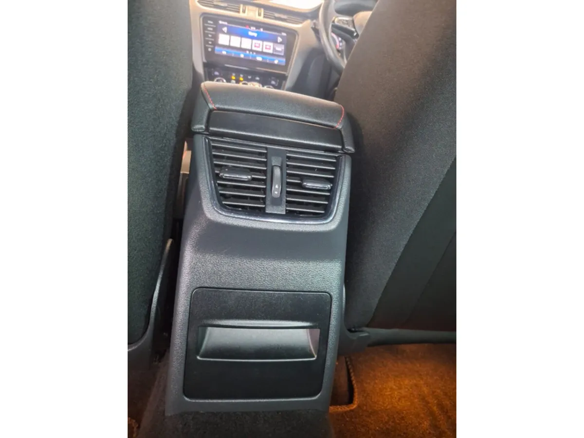 Skoda Octavia Hatchback, Diesel, 2018, Black