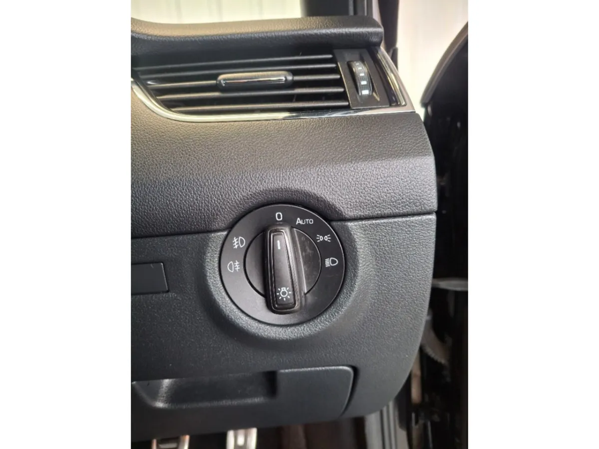 Skoda Octavia Hatchback, Diesel, 2018, Black