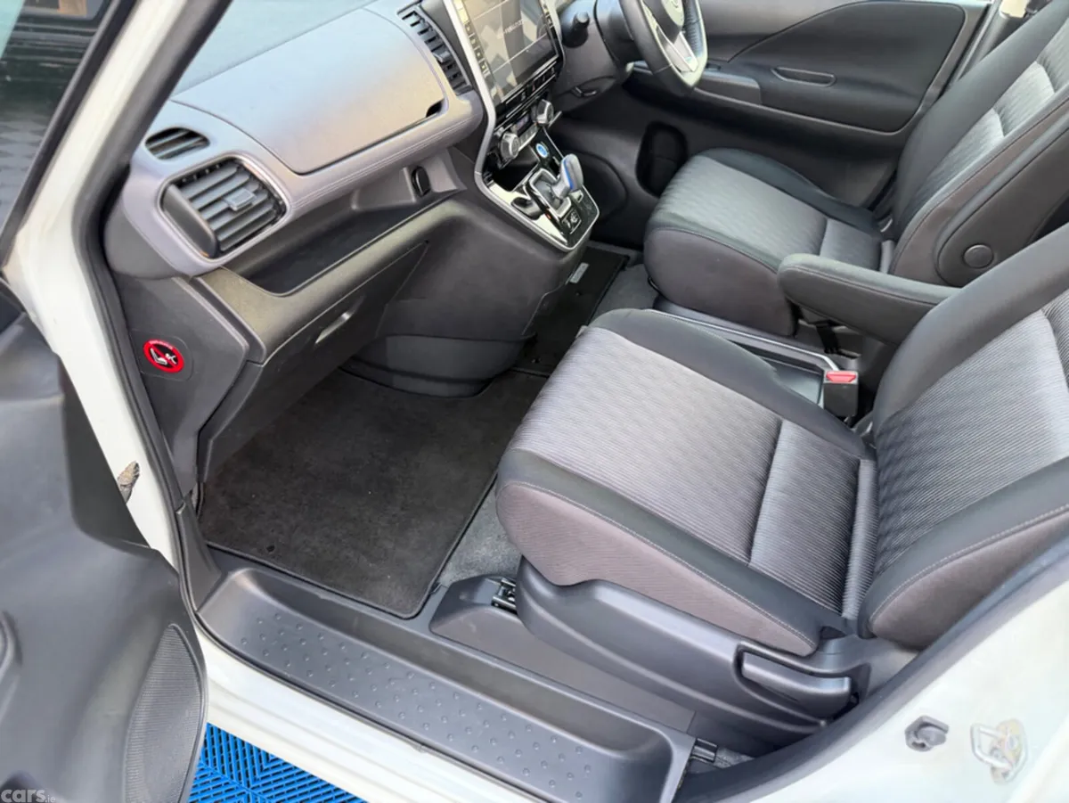 Nissan Serena MPV, Petrol Hybrid, 2021, White