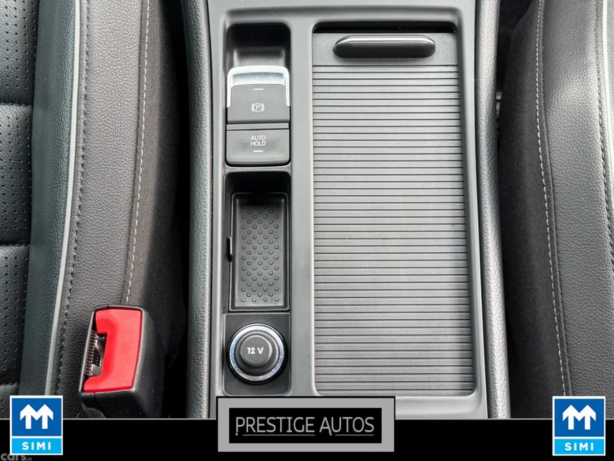 Volkswagen Golf Hatchback, Petrol, 2017, Blue
