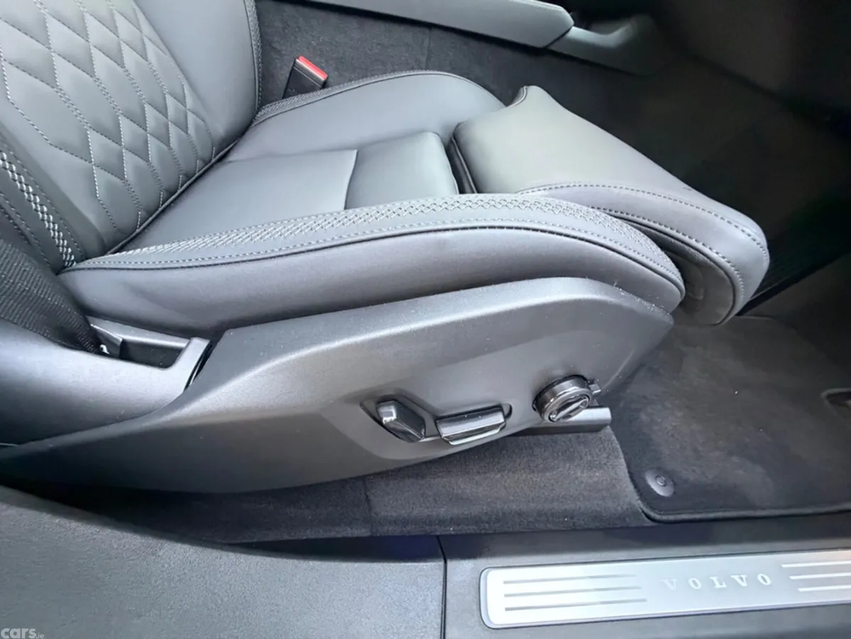 Volvo XC90 SUV, Petrol Plug-in Hybrid, 2026, Grey