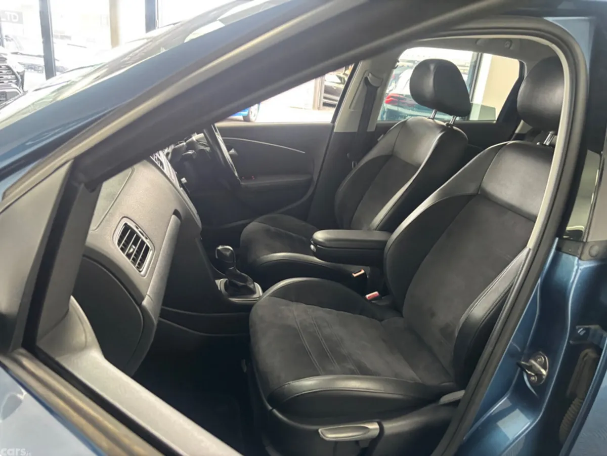 Volkswagen Polo Hatchback, Petrol, 2016, Blue