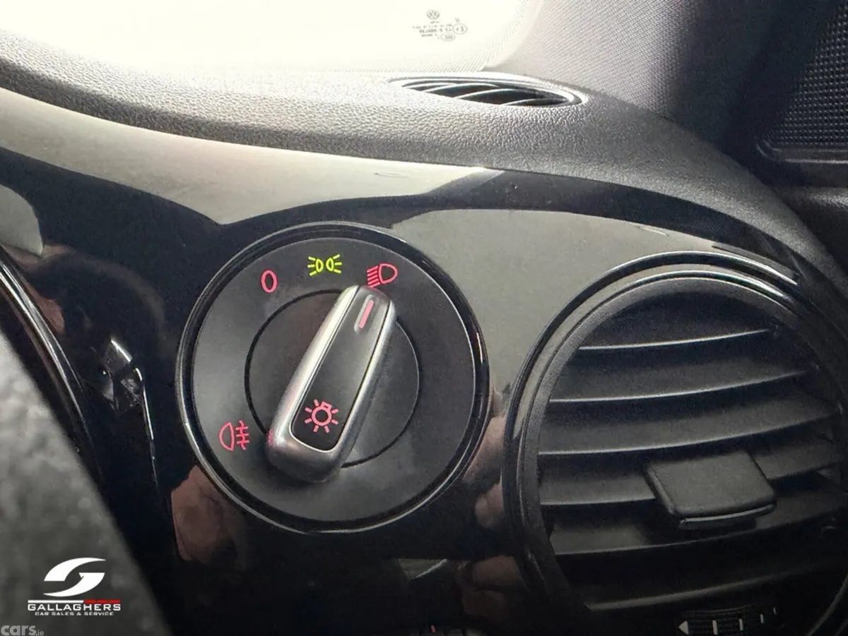 Volkswagen Beetle Hatchback, Petrol, 2017, White
