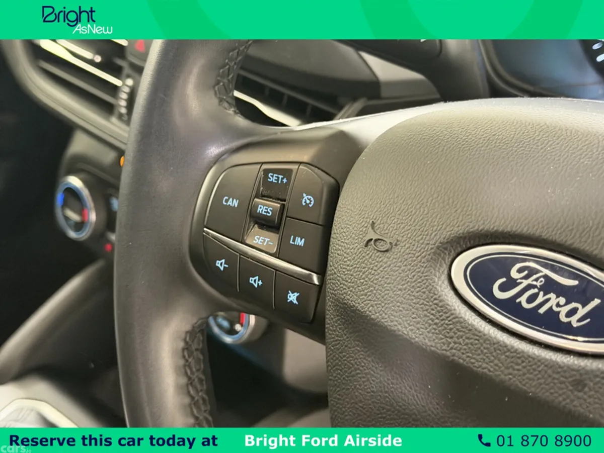 Ford Focus Hatchback, Petrol, 2022, Red