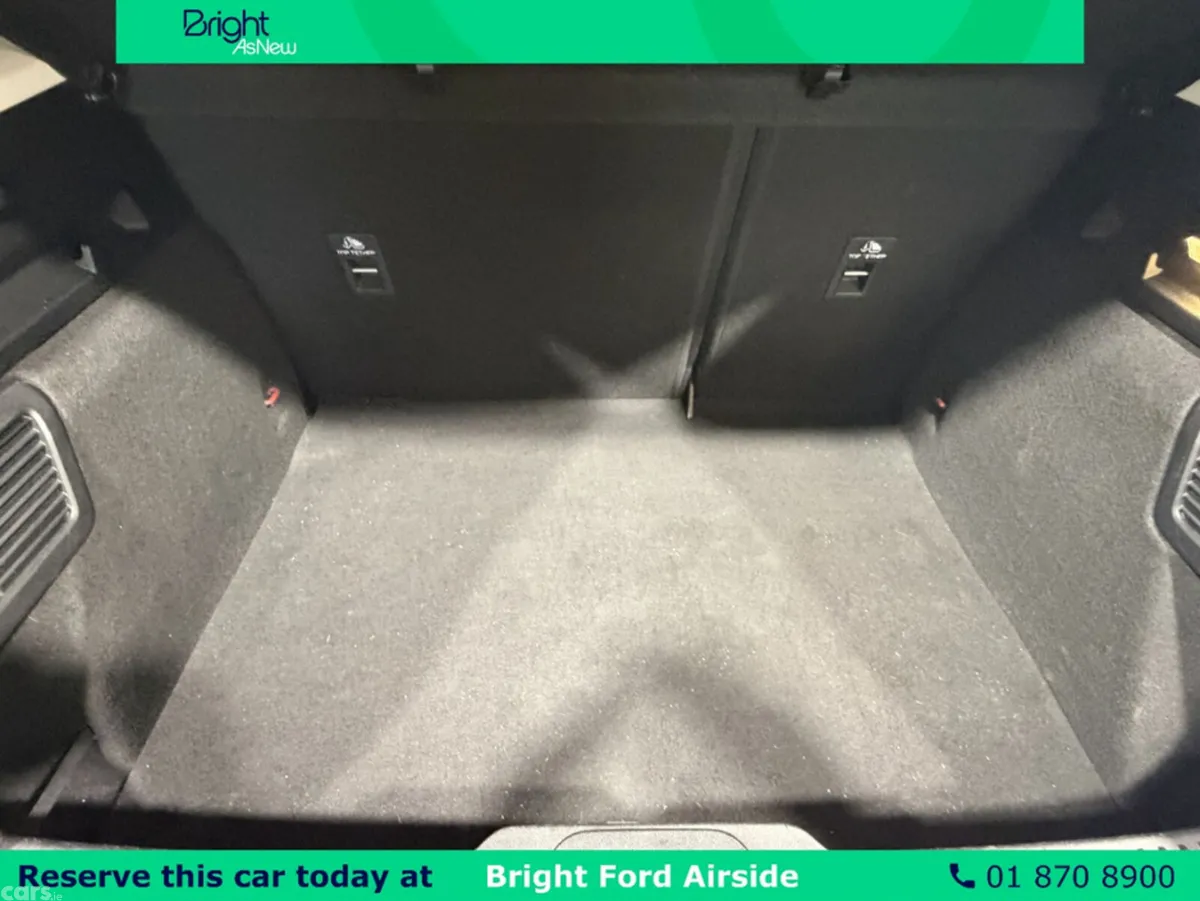 Ford Focus Hatchback, Petrol, 2022, Red