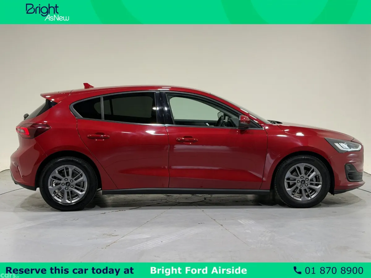 Ford Focus Hatchback, Petrol, 2022, Red
