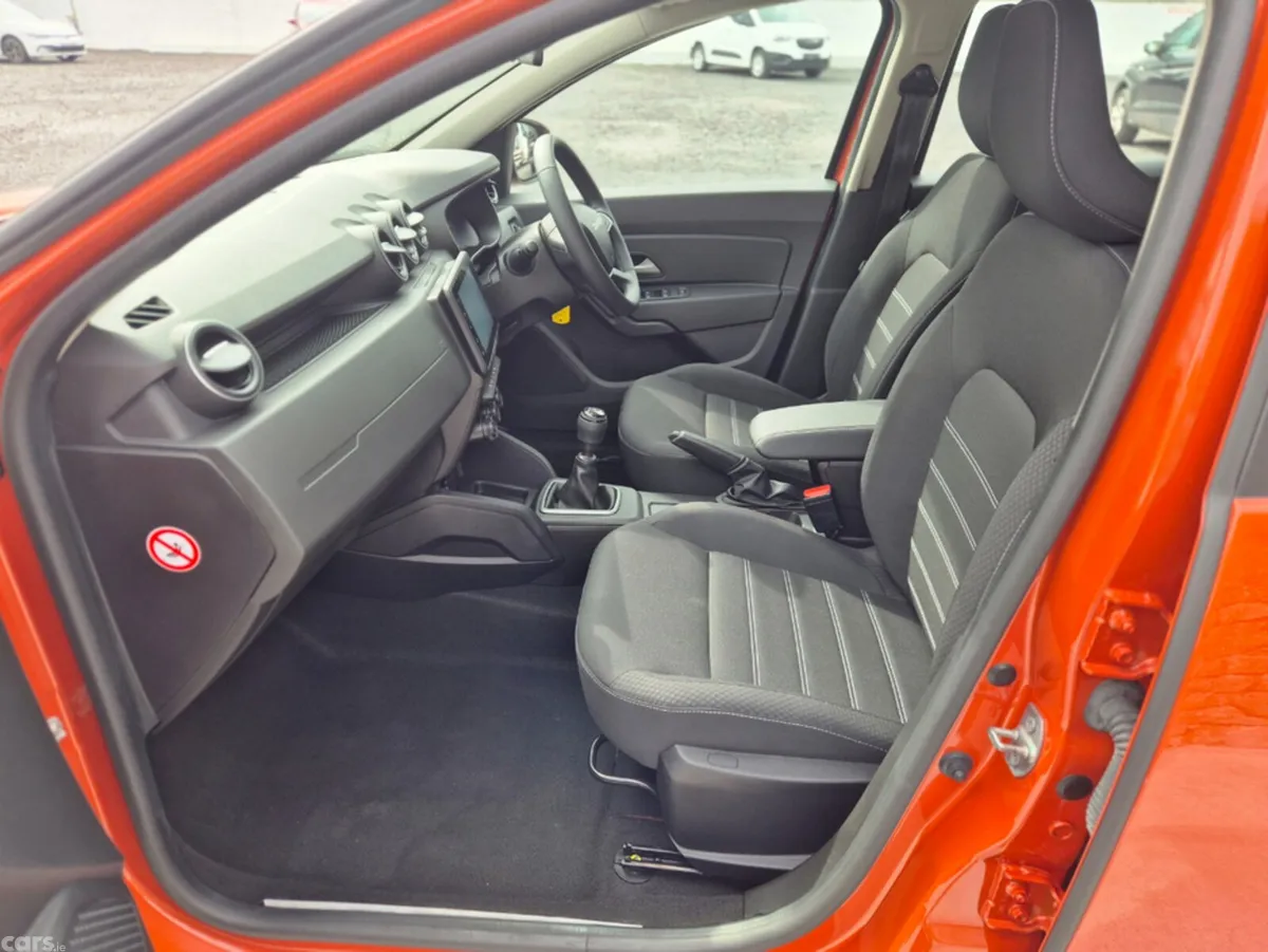 Dacia Duster MPV, Diesel, 2023, Orange