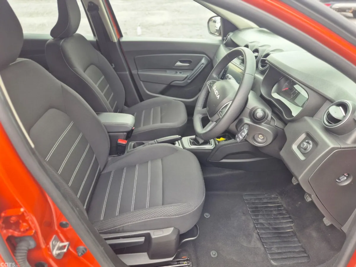 Dacia Duster MPV, Diesel, 2023, Orange