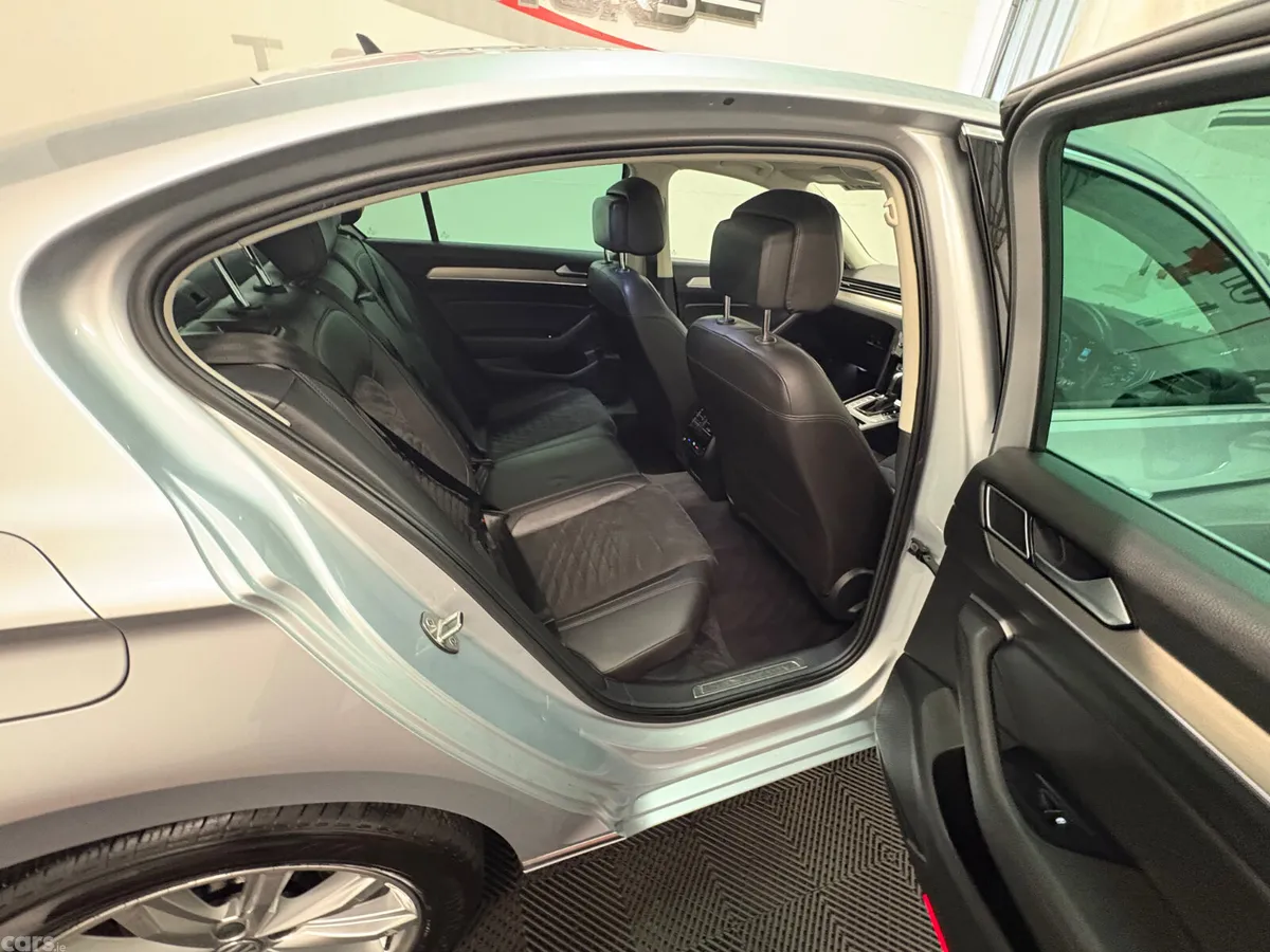 Volkswagen Passat Saloon, Diesel, 2016, Silver