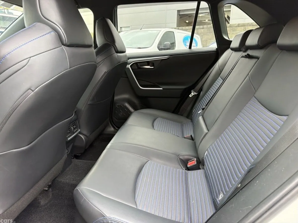 Toyota RAV4 SUV, Petrol Hybrid, 2022, White