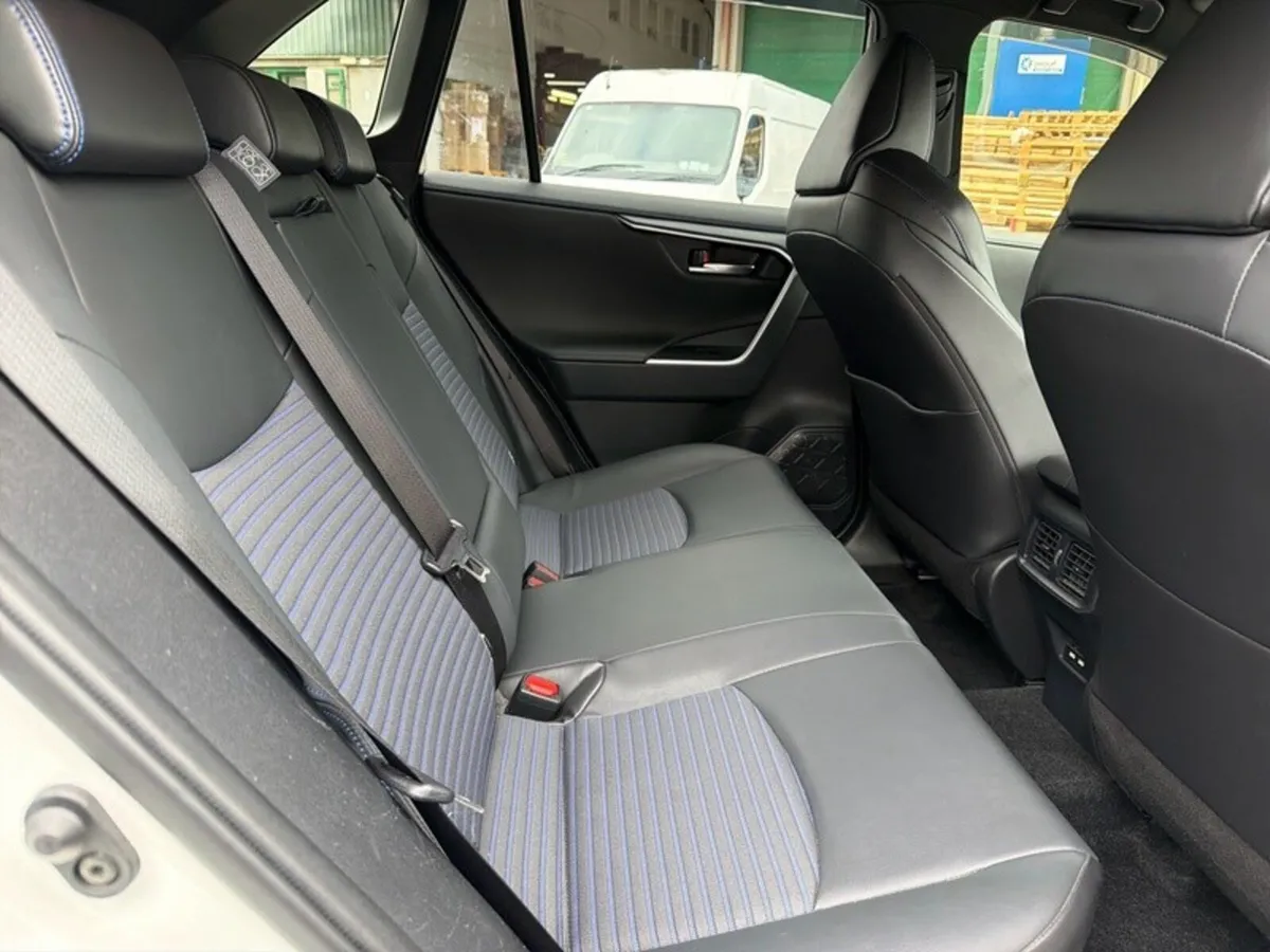 Toyota RAV4 SUV, Petrol Hybrid, 2022, White