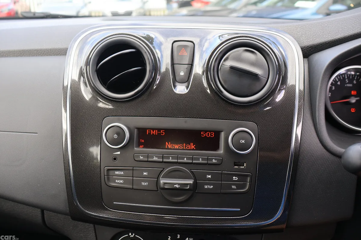 Dacia Sandero Hatchback, Petrol, 2021, Red