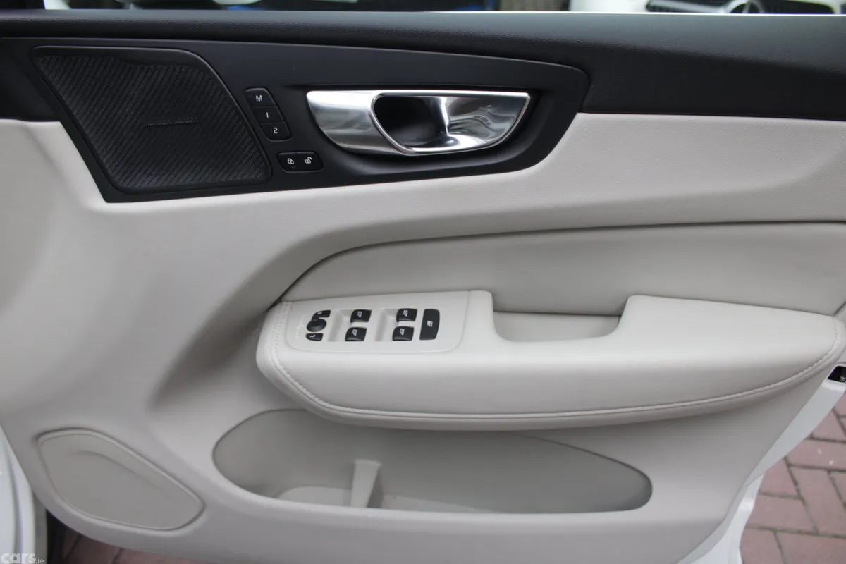 Volvo XC60 MPV, Diesel, 2020, White