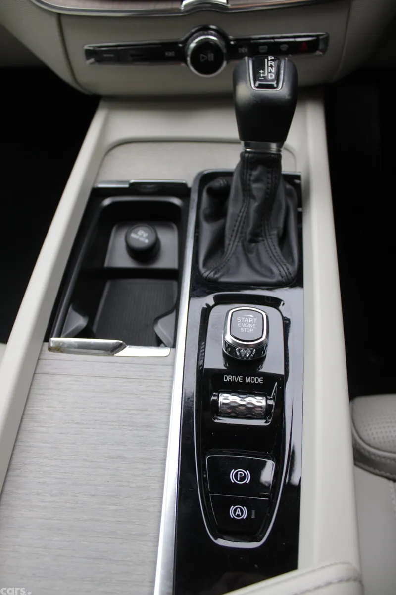 Volvo XC60 MPV, Diesel, 2020, White