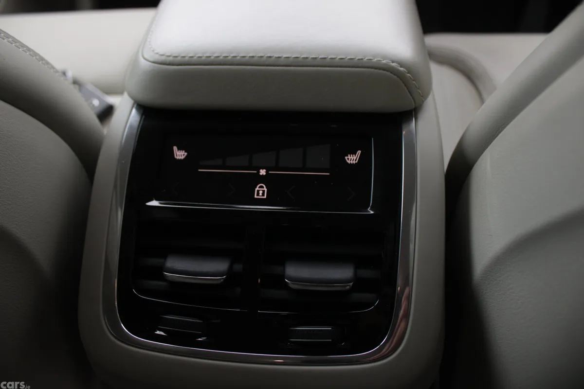 Volvo XC60 MPV, Diesel, 2020, White