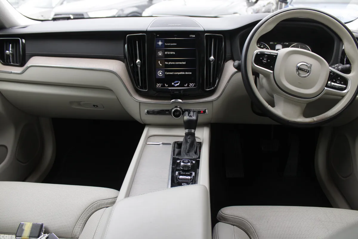 Volvo XC60 MPV, Diesel, 2020, White