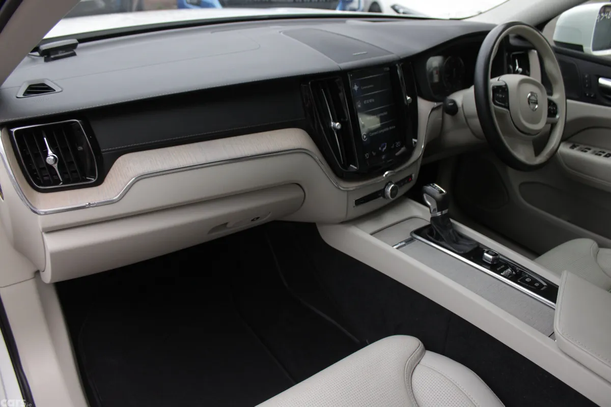Volvo XC60 MPV, Diesel, 2020, White