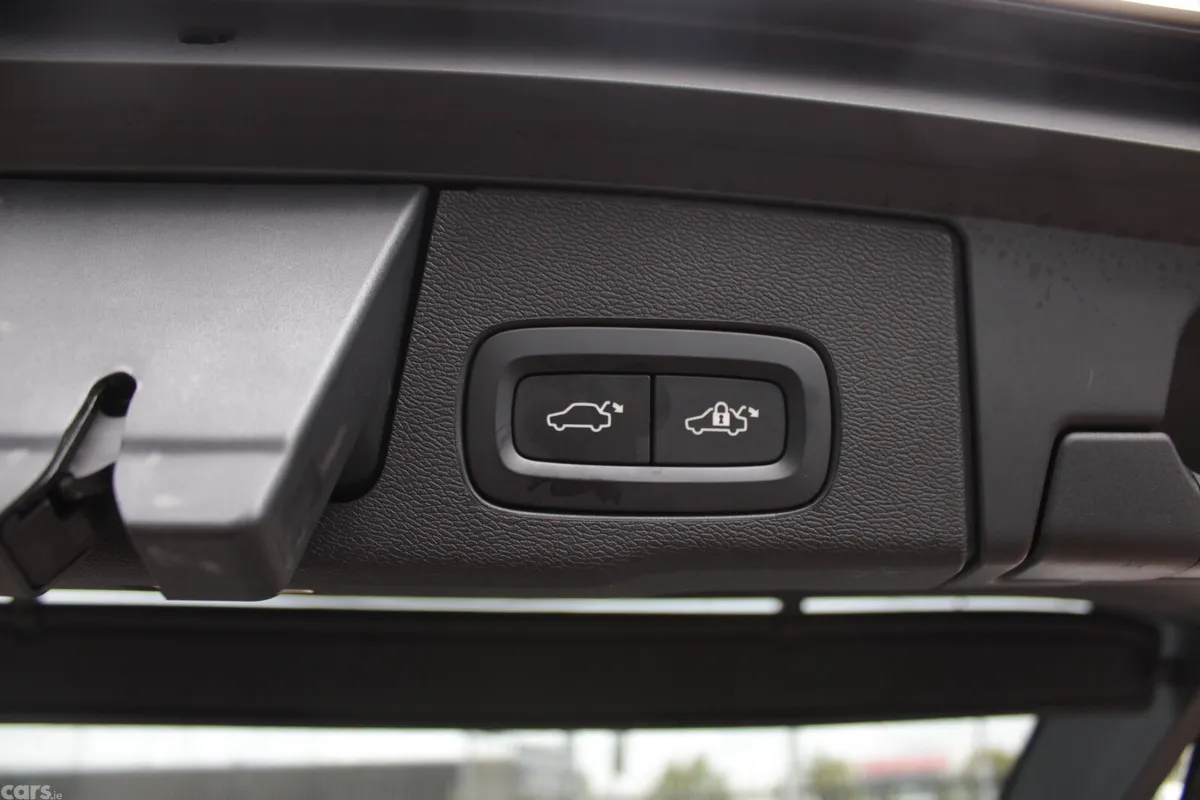 Volvo XC60 MPV, Diesel, 2020, White