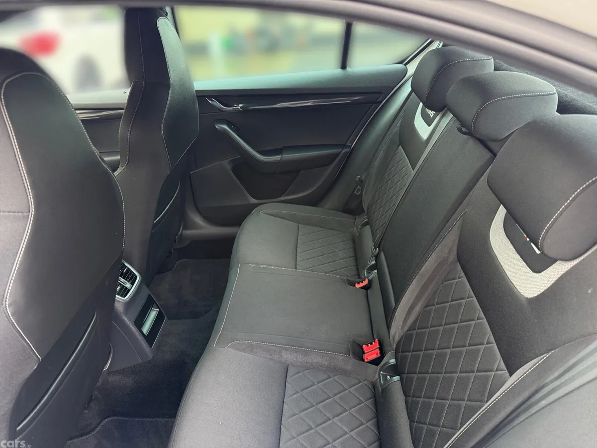 Skoda Octavia Hatchback, Diesel, 2018, White