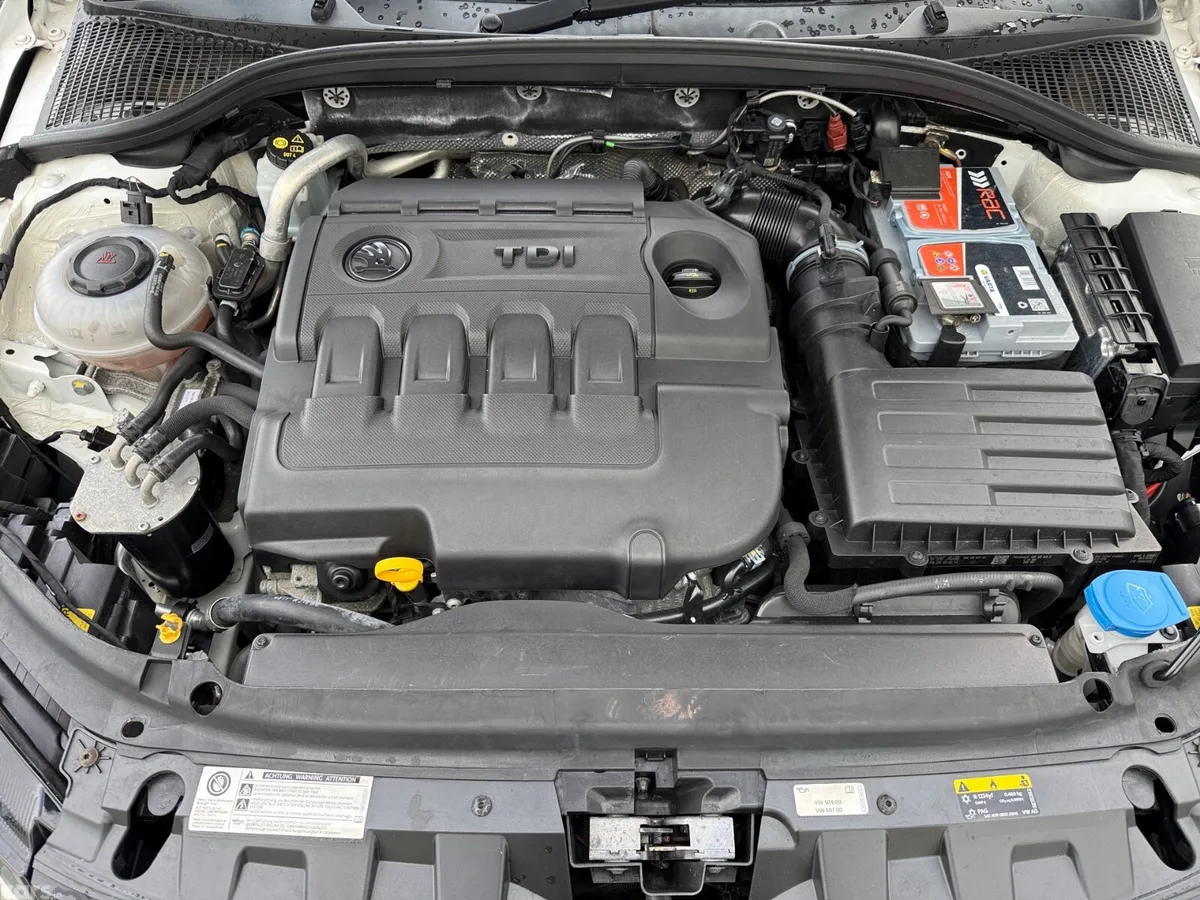 Skoda Octavia Hatchback, Diesel, 2018, White