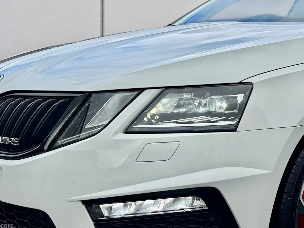 Skoda Octavia Hatchback, Diesel, 2018, White