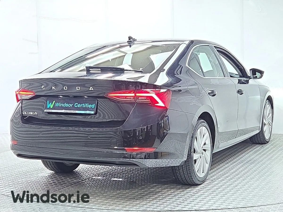 Skoda Octavia Saloon, Diesel, 2021, Black