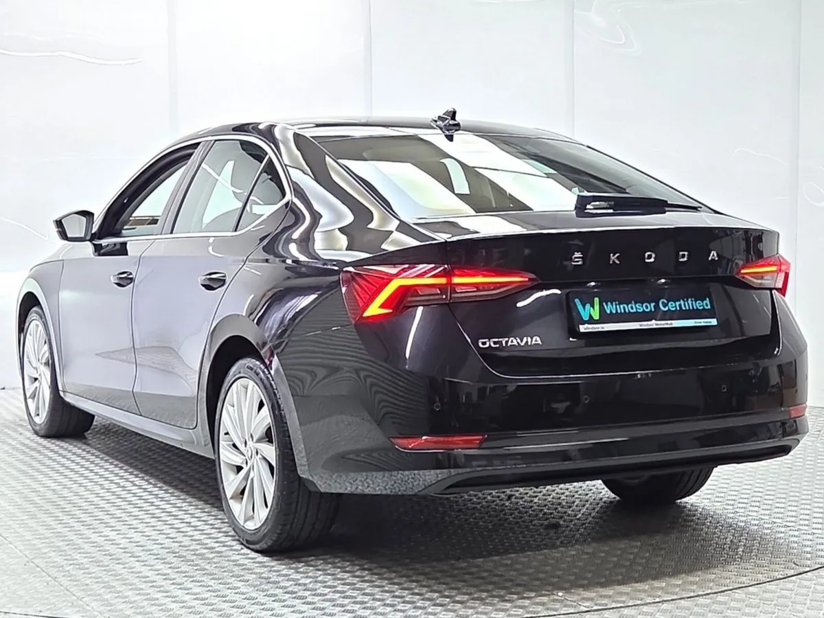 Skoda Octavia Saloon, Diesel, 2021, Black
