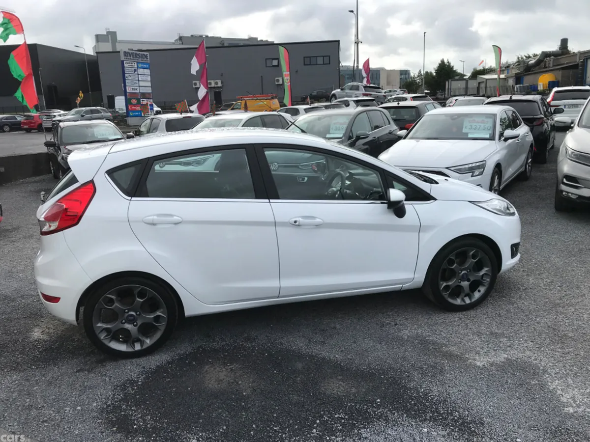 Ford Fiesta Hatchback, Petrol, 2017, White