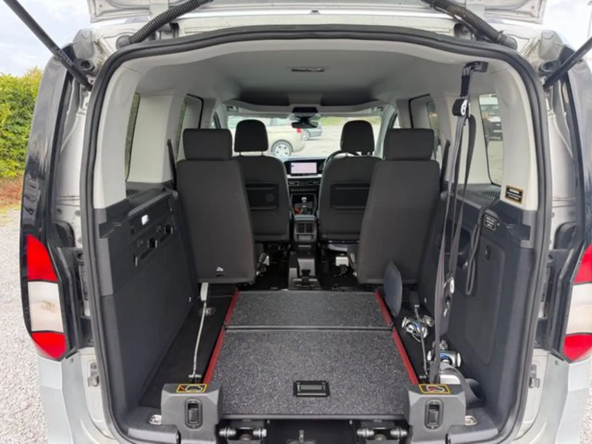 Ford Tourneo Connect MPV, Diesel, 2024, Grey
