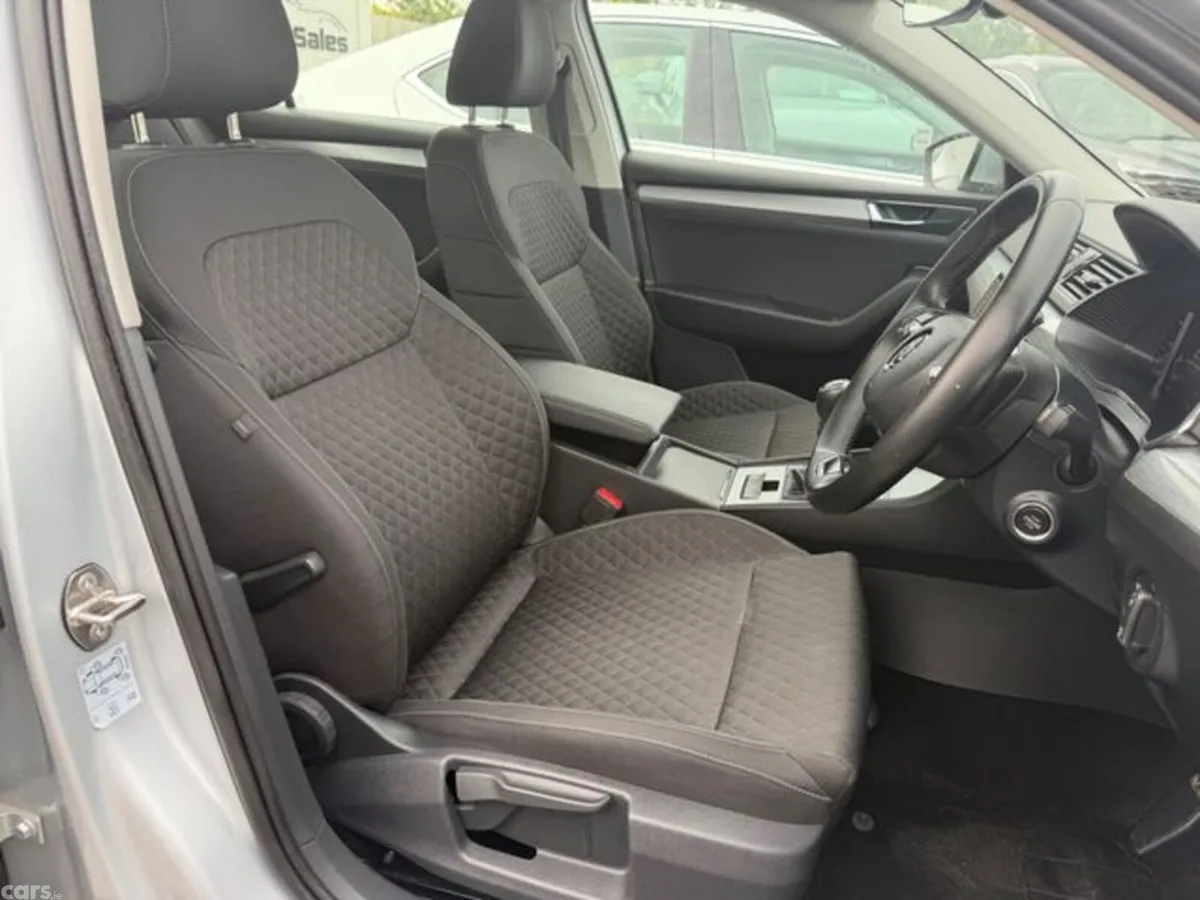 Skoda Superb Saloon, Diesel, 2023, Grey