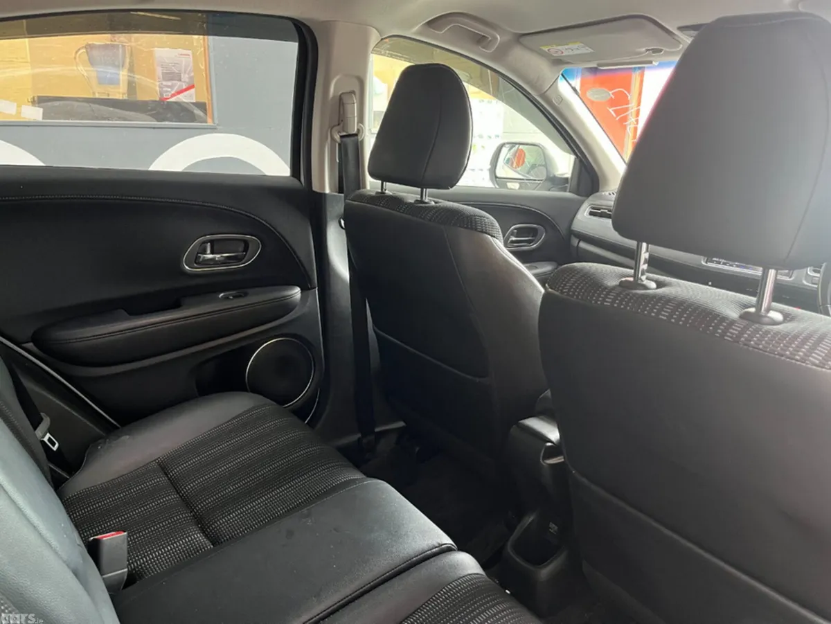 Honda Vezel SUV, Petrol Hybrid, 2017, White
