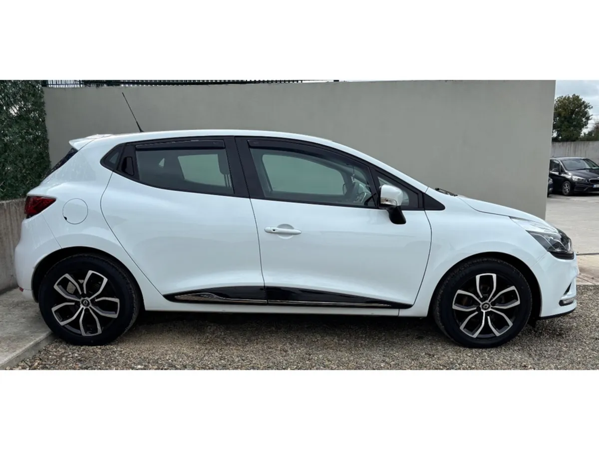 Renault Clio Hatchback, Petrol, 2019, White