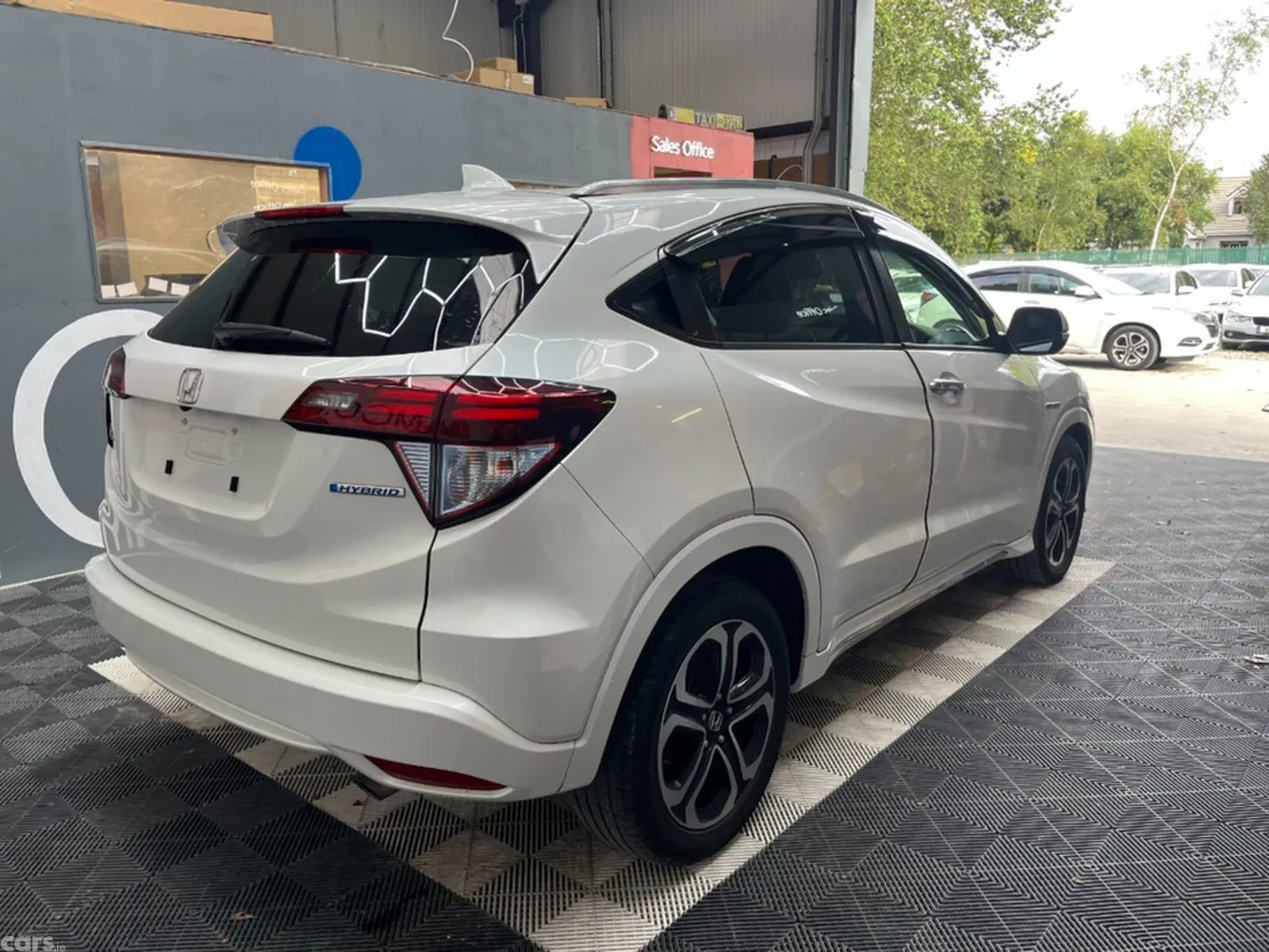 Honda Vezel SUV, Petrol Hybrid, 2017, White