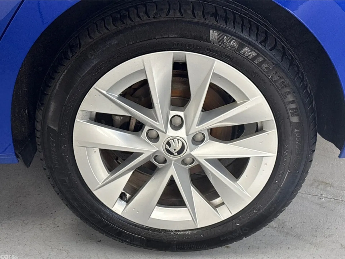 Skoda Octavia Saloon, Petrol Plug-in Hybrid, 2024, Blue