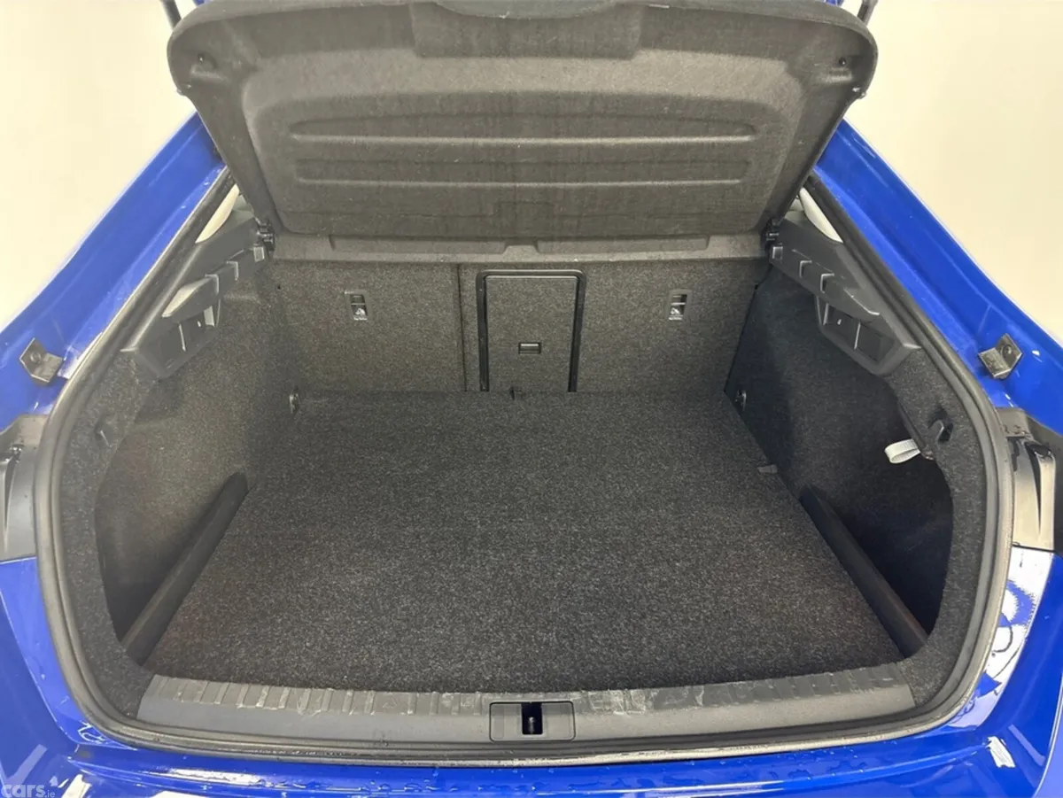 Skoda Octavia Saloon, Petrol Plug-in Hybrid, 2024, Blue