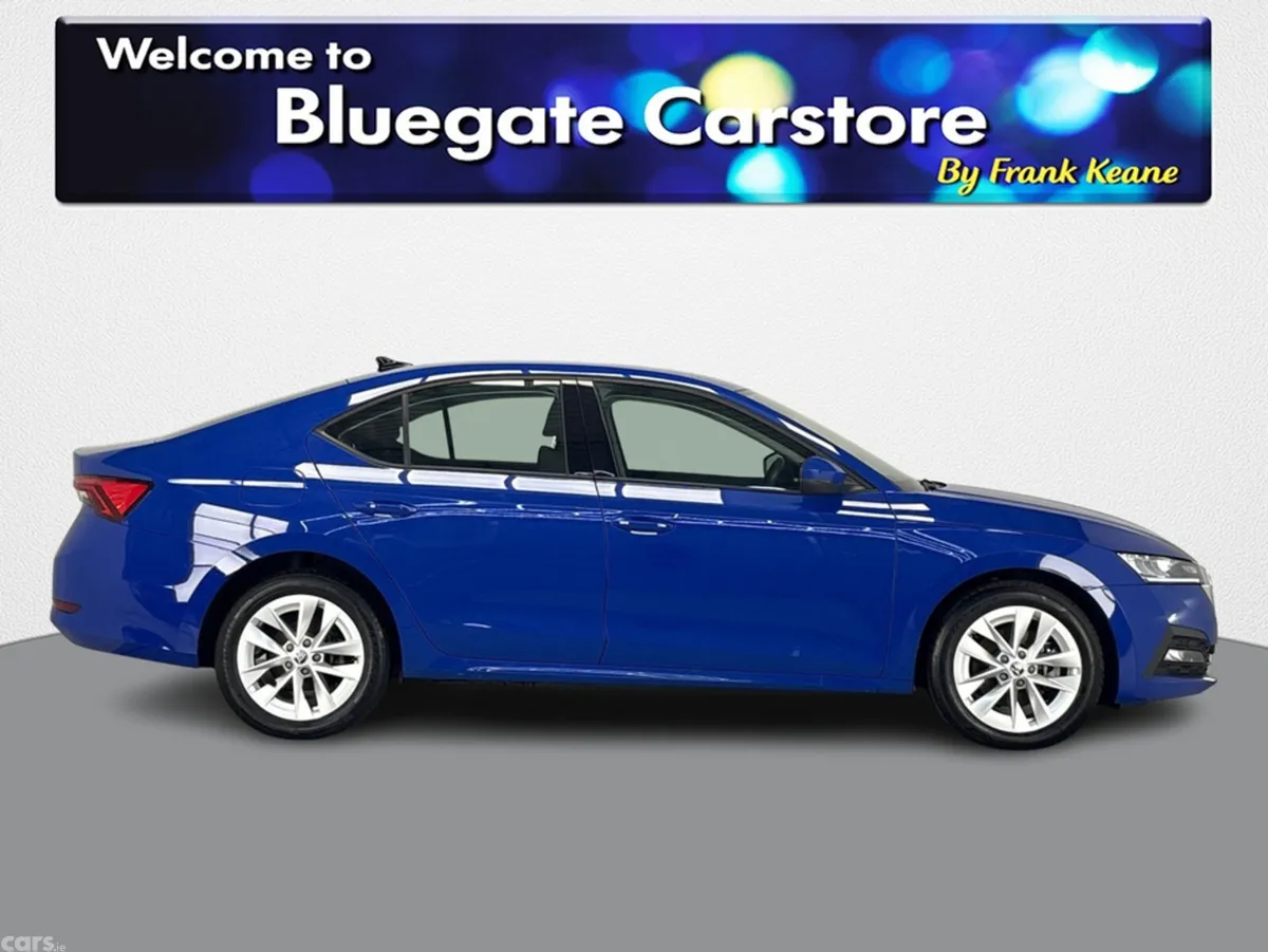 Skoda Octavia Saloon, Petrol Plug-in Hybrid, 2024, Blue