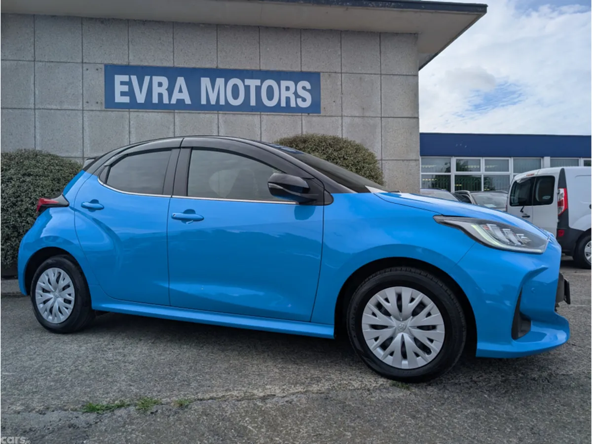 Toyota Yaris Hatchback, Petrol Hybrid, 2023, Blue