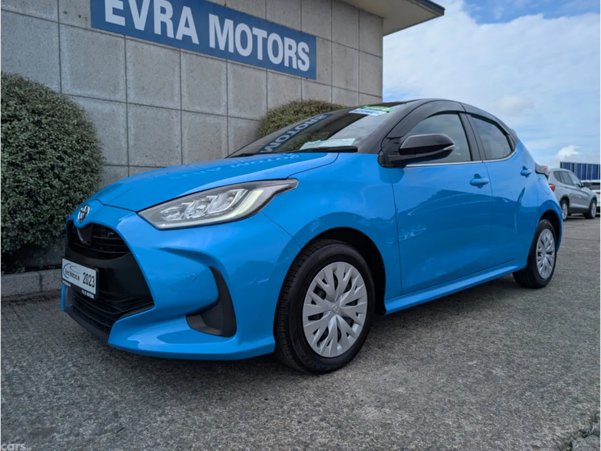 Toyota Yaris Hatchback, Petrol Hybrid, 2023, Blue
