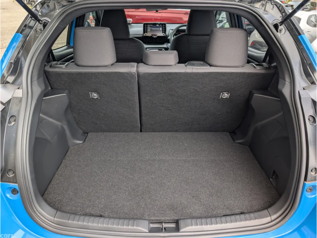 Toyota Yaris Hatchback, Petrol Hybrid, 2023, Blue