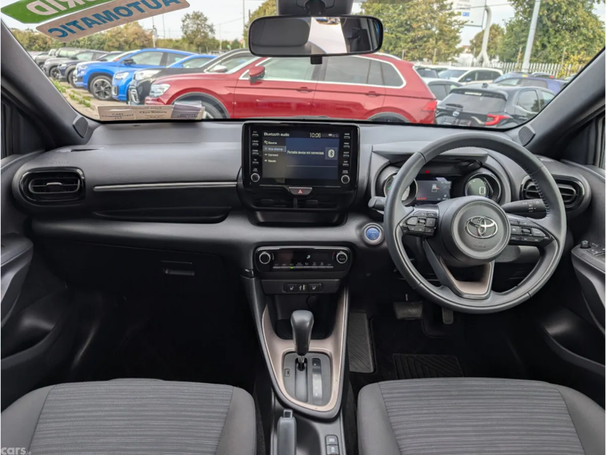 Toyota Yaris Hatchback, Petrol Hybrid, 2023, Blue