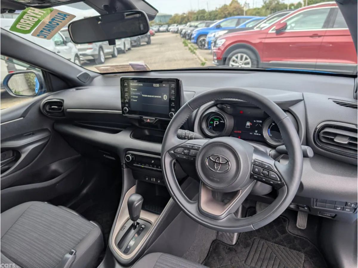 Toyota Yaris Hatchback, Petrol Hybrid, 2023, Blue