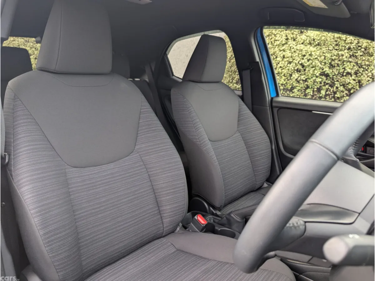 Toyota Yaris Hatchback, Petrol Hybrid, 2023, Blue