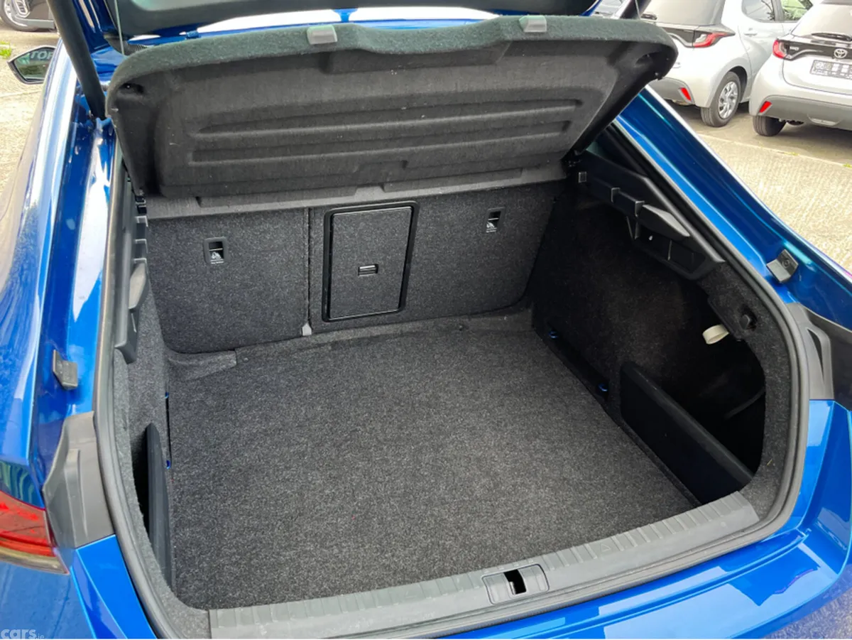Skoda Octavia Saloon, Diesel, 2022, Blue