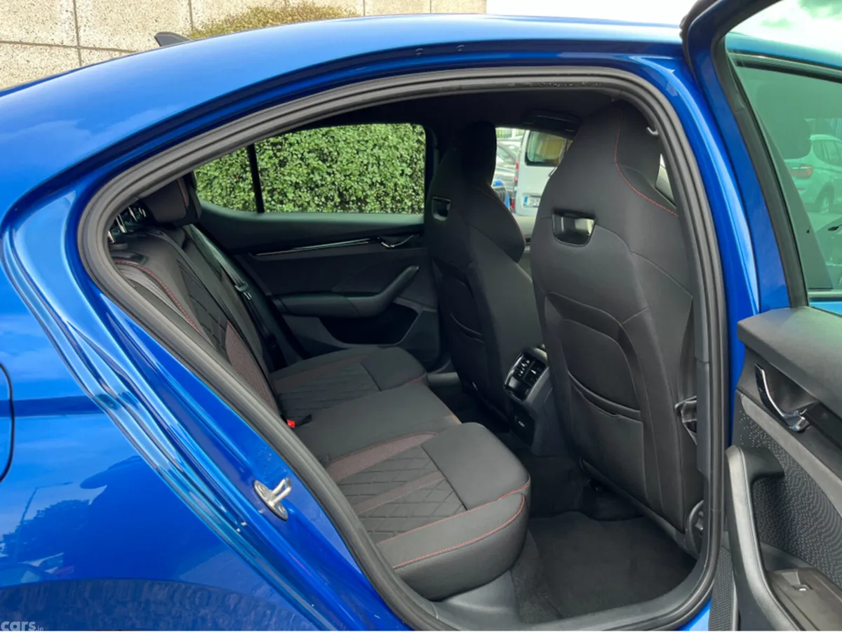 Skoda Octavia Saloon, Diesel, 2022, Blue
