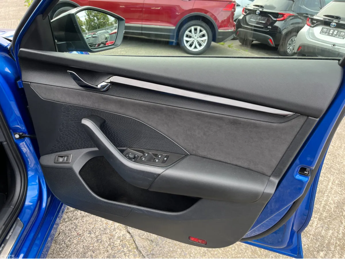 Skoda Octavia Saloon, Diesel, 2022, Blue