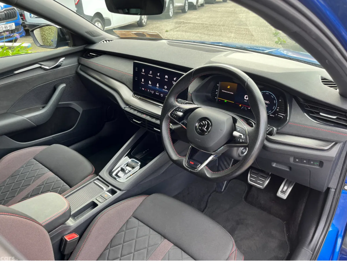 Skoda Octavia Saloon, Diesel, 2022, Blue