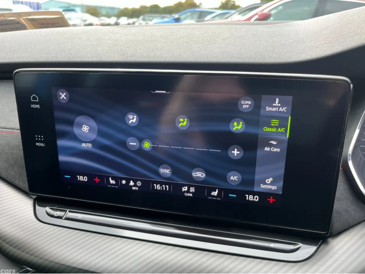 Skoda Octavia Saloon, Diesel, 2022, Blue