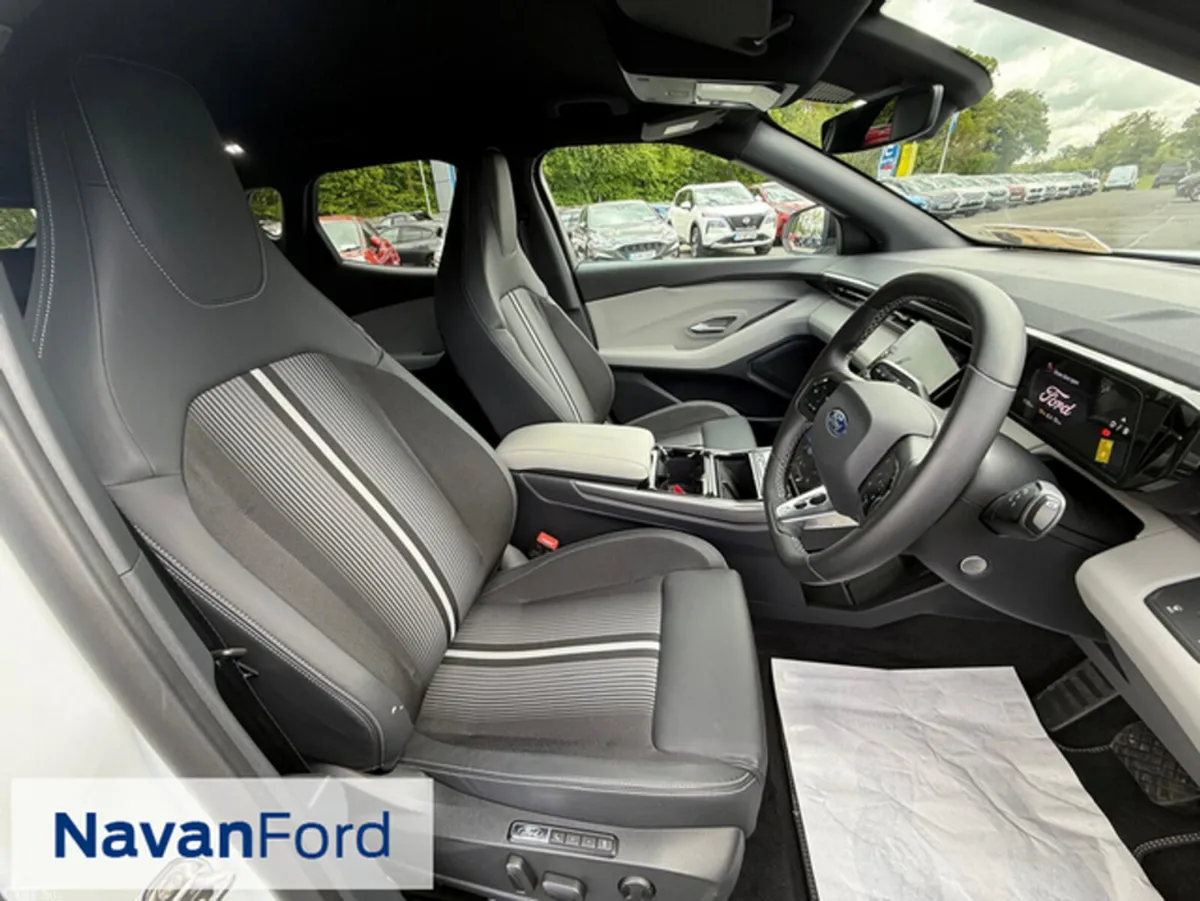 Ford Capri SUV, Electric, 2025, White
