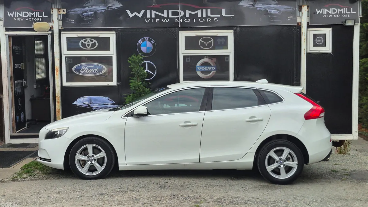 Volvo V40 Hatchback, Petrol, 2015, White